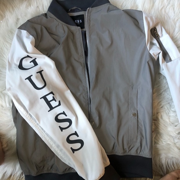*RARE* REFLECTIVE GUESS WINDBREAKER / NWOT - Picture 2 of 8
